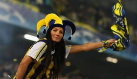 Crianças e Mulheres enchem estádio do Fenerbahçe