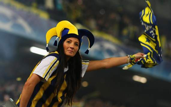 Crianças e Mulheres enchem estádio do Fenerbahçe