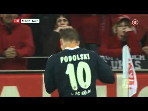 Podolski atingido por uma moeda