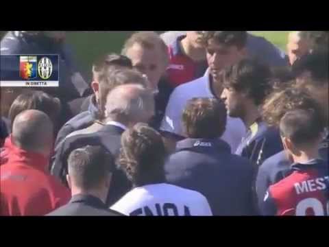 Adeptos do Genoa obrigam jogadores a tirar as camisas