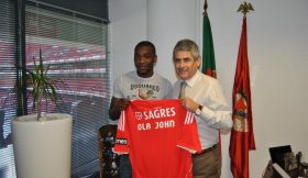 Ola John assina pelo Benfica