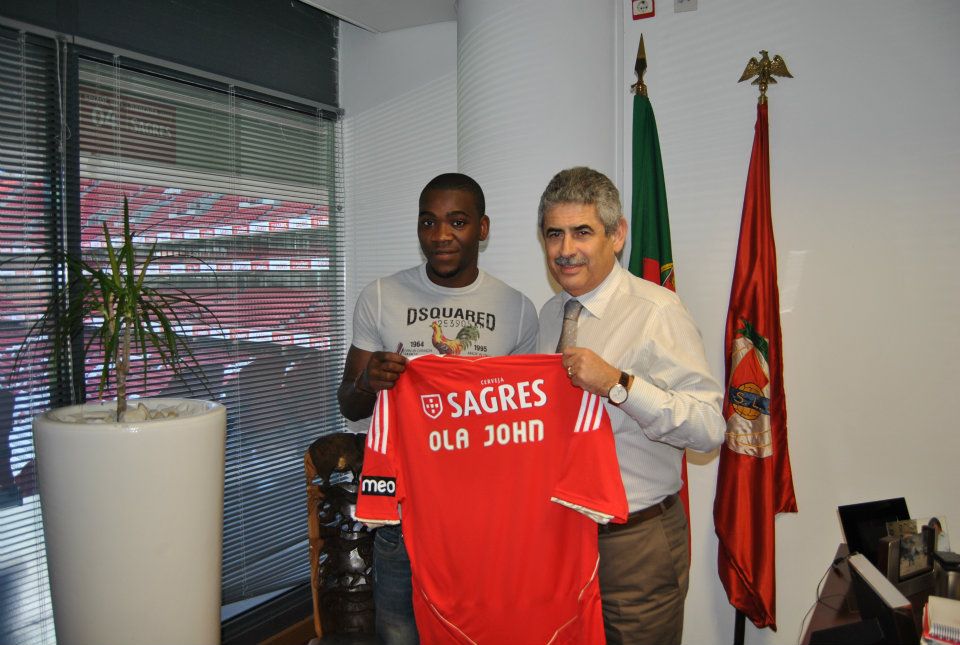 Ola John assina pelo Benfica