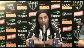 Ronaldinho apresentado no Atlético-MG