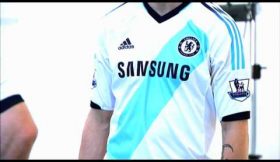 Chelsea apresenta equipamento alternativo para 2012/13