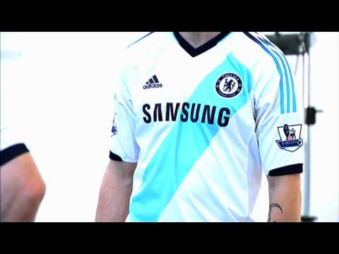 Chelsea apresenta equipamento alternativo para 2012/13