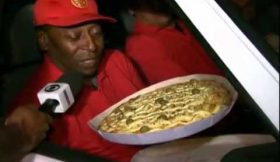 Pelé entrega pizzas