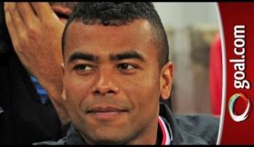 Ashley Cole multado por comentário no Twitter