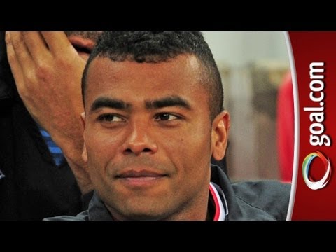 Ashley Cole multado por comentário no Twitter