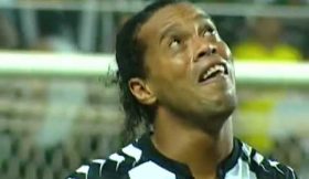 O golaço emocionado de Ronaldinho