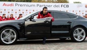 Jogadores do Barça recebem carros novos