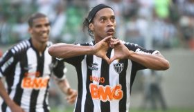 Ronaldinho = 3 livres = 3 bolas ao ferro