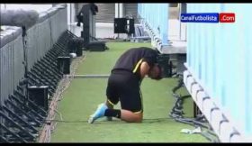 Mario Götze apanhado a urinar em Málaga