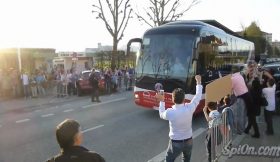 Autocarro do PSG fica sem retrovisor