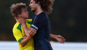 Caetano “esganado” por Coloccini