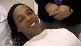 Ronaldinho tem um novo sorriso