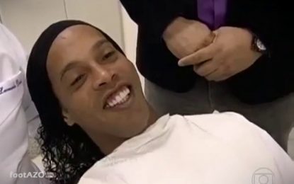 Ronaldinho tem um novo sorriso