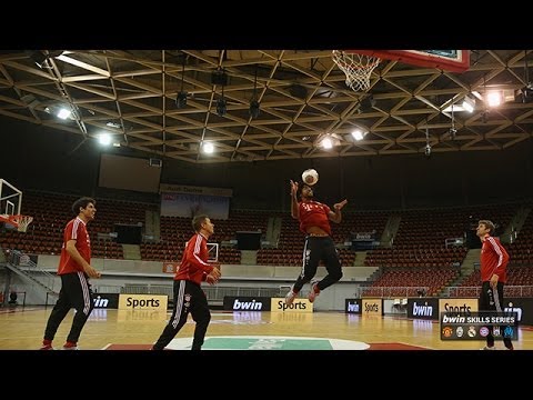 Jogadores do Bayern testam as qualidades no Basquetebol