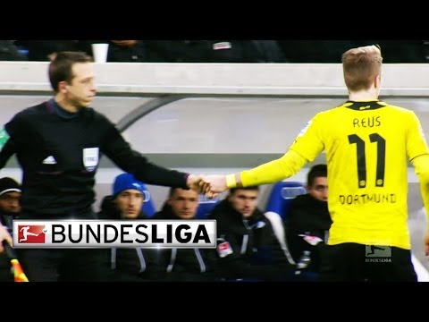 Marco Reus leva árbitro assistente à frente