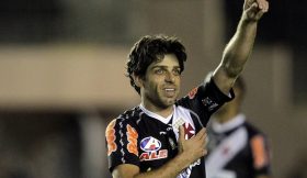 Juninho Pernambucano arruma as botas