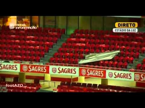 Benfica-Sporting adiado: Lã de vidro e placas metálicas caem da cobertura do Estádio da Luz