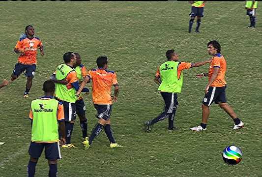 Treino de equipa brasileira termina em pancadaria