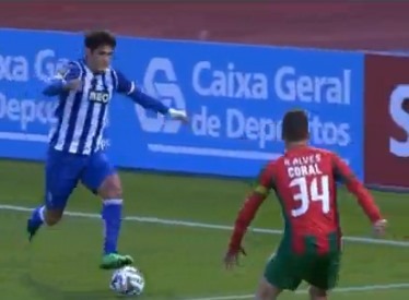 Finta “impossível” de Gonçalo Paciência (FC Porto B)