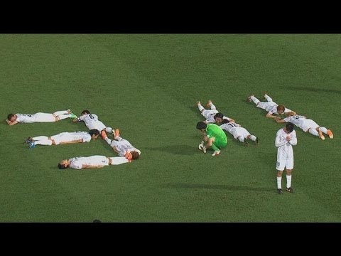 Equipa comemora golo relembrando o tsunami do Japão