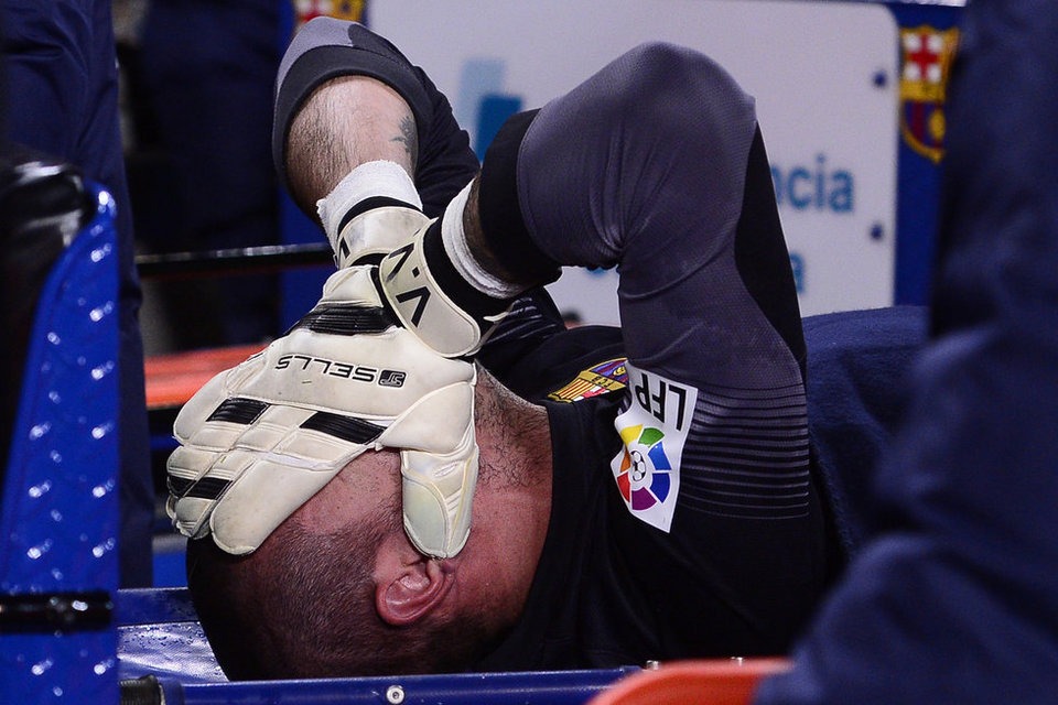 Lesão afasta Valdes do Mundial e dita adeus inesperado ao Barça