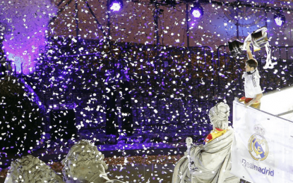 Madrid festeja em Cibeles, enquanto Barcelona criticado em Camp Nou