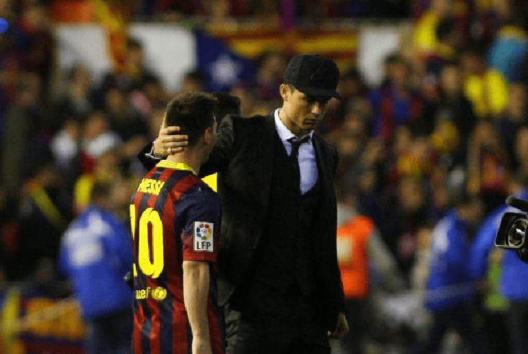 O vídeo do abraço de Ronaldo a Messi na final da Taça do Rei