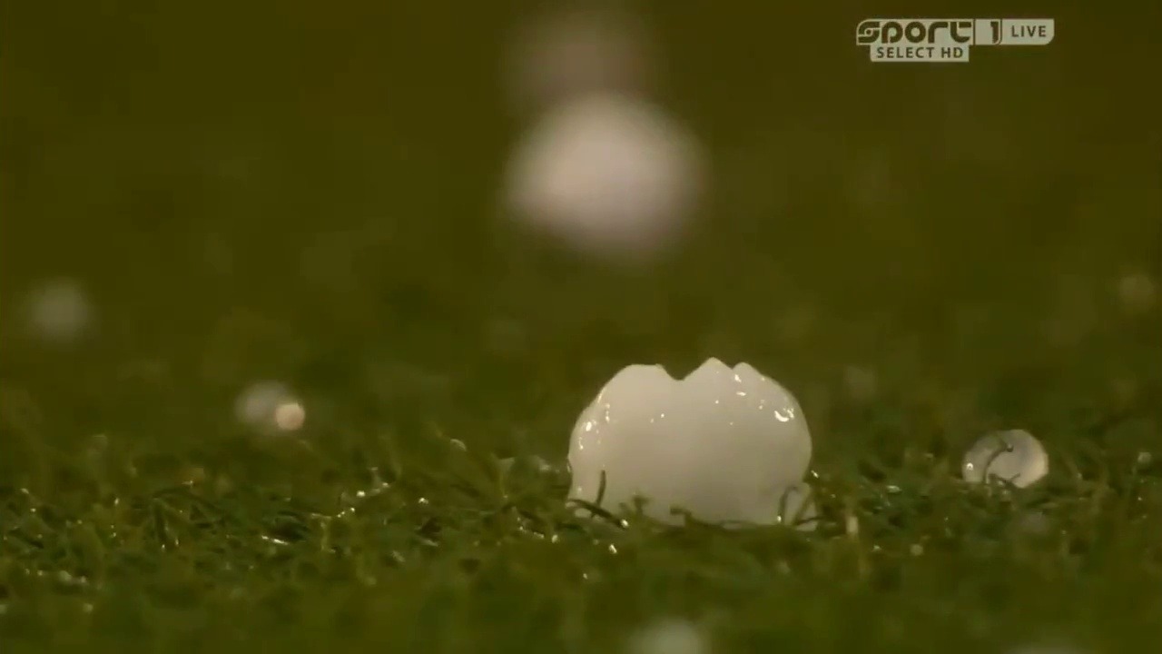 Bolas de granizo gigantes no Bélgica v Tunísia