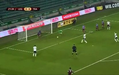 Guarda-redes do Trabzonspor faz defesas incríveis e acaba a marcar auto-golo