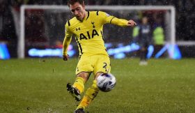 Este é para já o livre do ano: Eriksen (Tottenham)