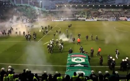 Clássico grego entre Panathinaikos e Olympiacos começa com tremenda confusão nas bancadas