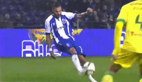 Golaço! Quaresma de trivela contra o Paços