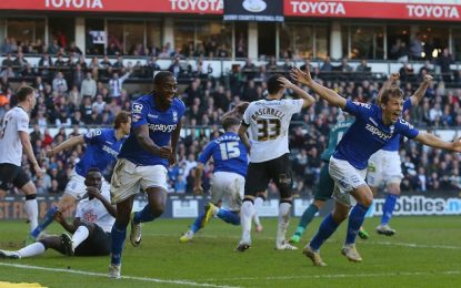 Líder da Championship cede empate quando tinha dois golos de vantagem aos 93 minutos