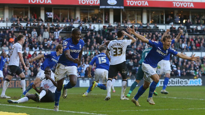 Líder da Championship cede empate quando tinha dois golos de vantagem aos 93 minutos