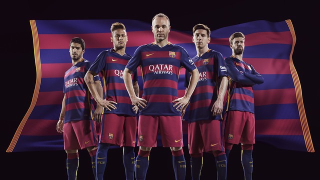 Barcelona apresenta novo equipamento para 2015/16 e terá riscas horizontais