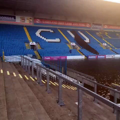 Piscina em Brunton Park Stadium Estádio do Carlisle UFC