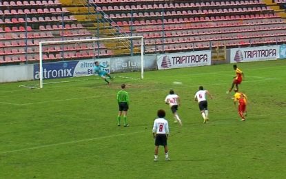 Magia na Trofa: bola sai de dentro da baliza, mas rede não estava furada