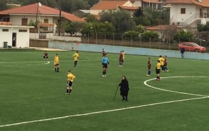 Jogo interrompido após inesperada entrada em campo de “intrusa”