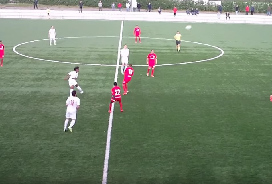 Jogador do Barreirense marca golo que está a dar a volta ao mundo