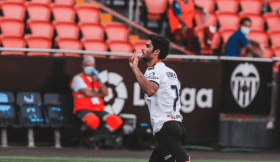 Gonçalo Guedes: desde o meio campo, passa por meia equipa do Osasuna e marca golaço!