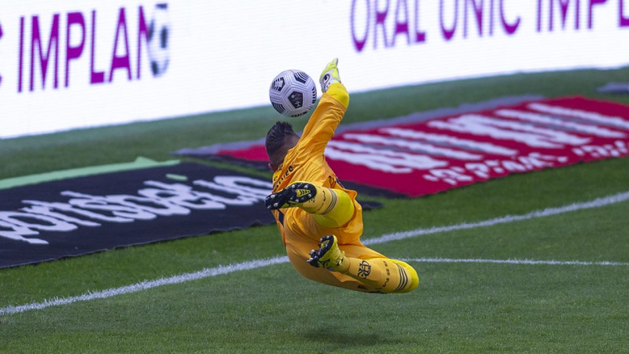 Diego Alves (ultra) decisivo nas grandes penalidades para o Flamengo ganhar a Supertaça Brasil! (VIDEO)