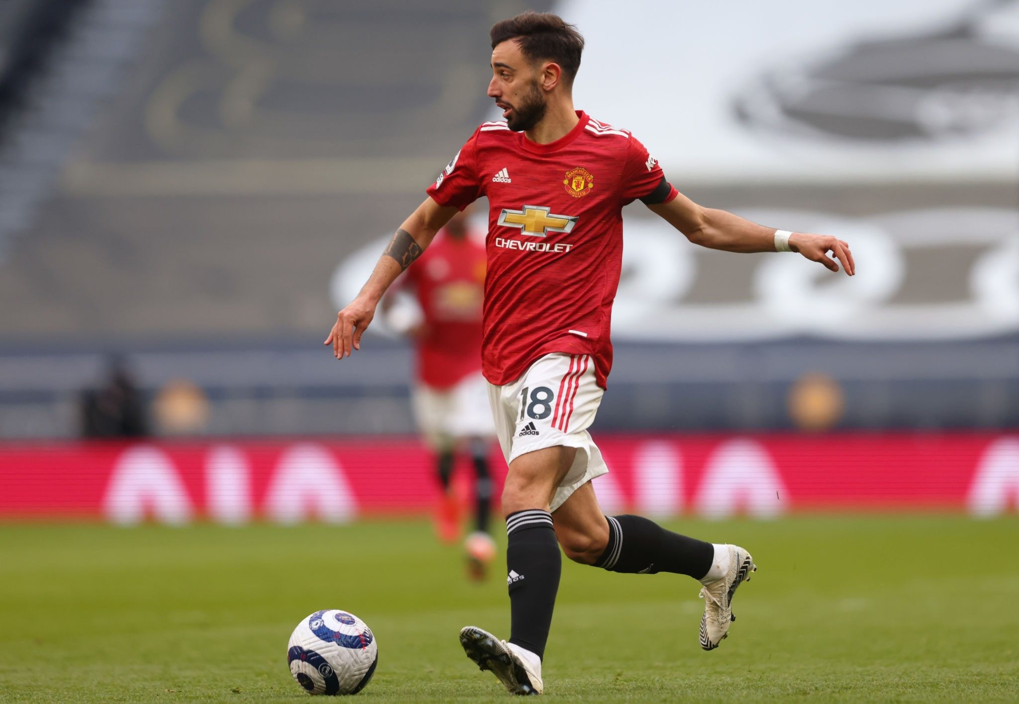 VÍDEO: Bruno Fernandes partiu a defesa do Burnley com esta simulação