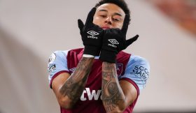 Vídeo: Lingard (8 golos em 9 jogos) não para de marcar e West Ham continua no Top 4