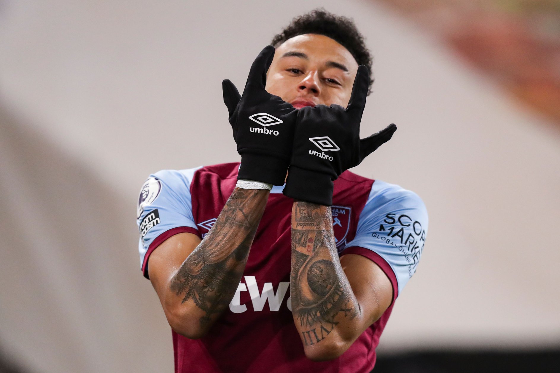 Vídeo: Lingard (8 golos em 9 jogos) não para de marcar e West Ham continua no Top 4