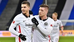 VÍDEO: O belo e esforçado trabalho de André Silva para o golo de Jovic