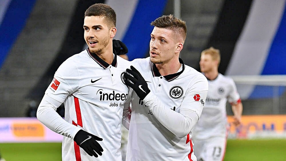 VÍDEO: O belo e esforçado trabalho de André Silva para o golo de Jovic