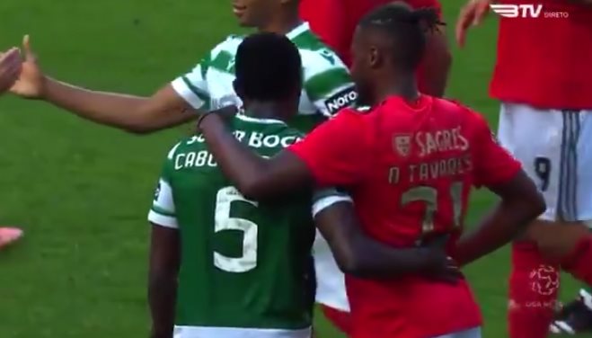 Vídeo: O exemplo dos jogadores e treinador de Benfica e Sporting no final do dérbi